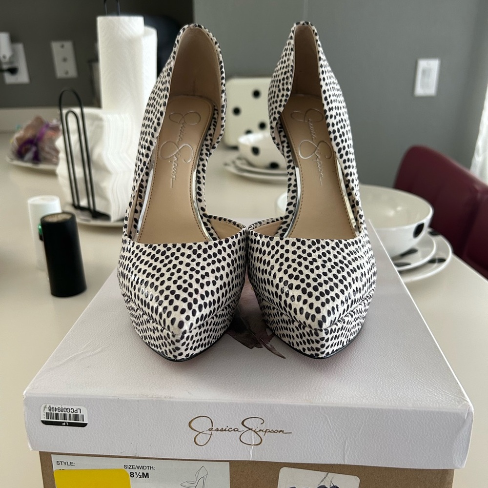 Jessica Simpson Black & White Platform Heel - Picture 2 of 6